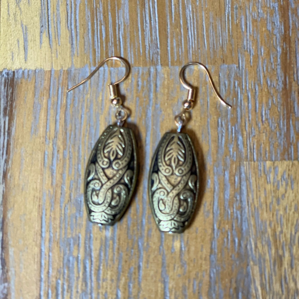 Earnings, necklets, bracelets, Sets and more.